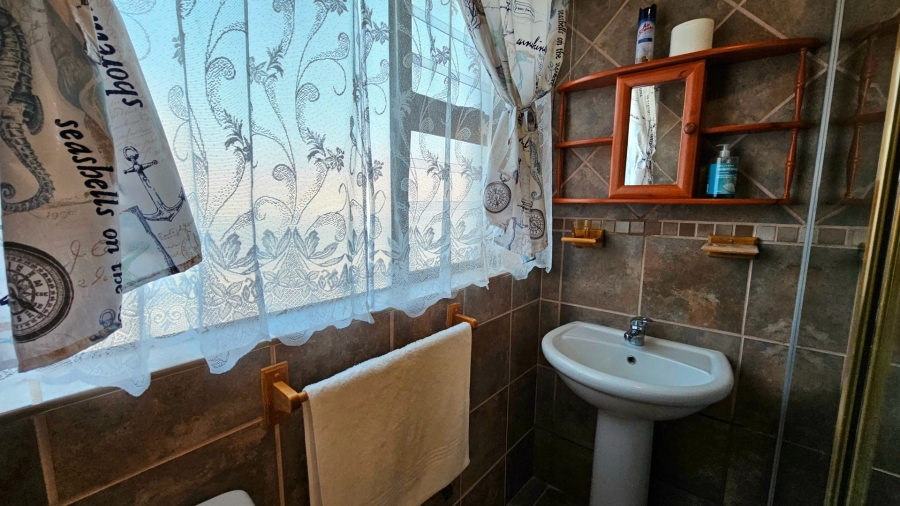 3 Bedroom Property for Sale in Avonddans Western Cape